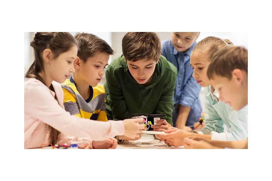 آموزش کار گروهی به دانش آموزان و کودکان